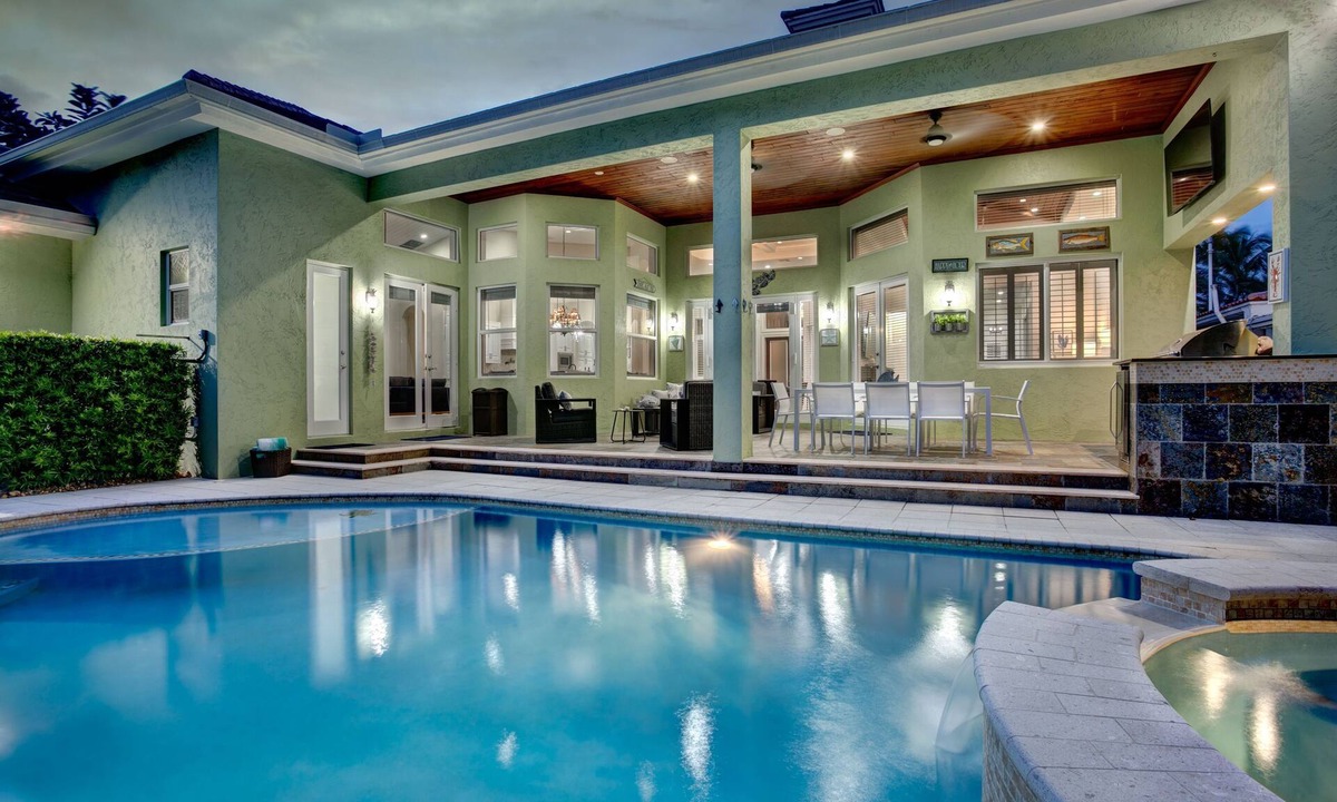 Lauderdale Beach House | PACK YOUR BAGS FOR THE ATLANTIC BEACH HOUSE WHERE YOU CAN HAVE IT ALL !