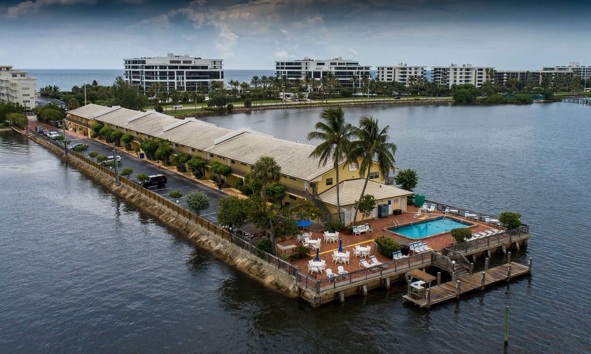 Palm Beach Hotel | Palm Beach Waterfront Suites