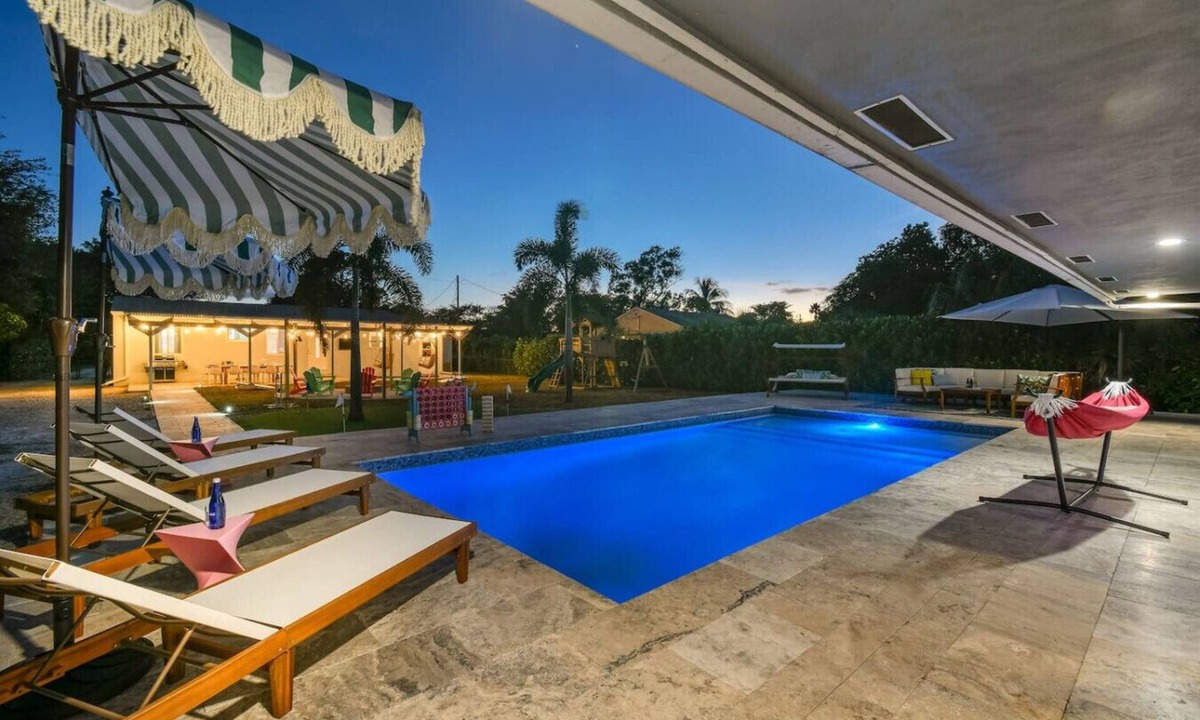 Greenacres House | PalmParadise: 5BR Family&Pet Fun, HeatedPool&Games