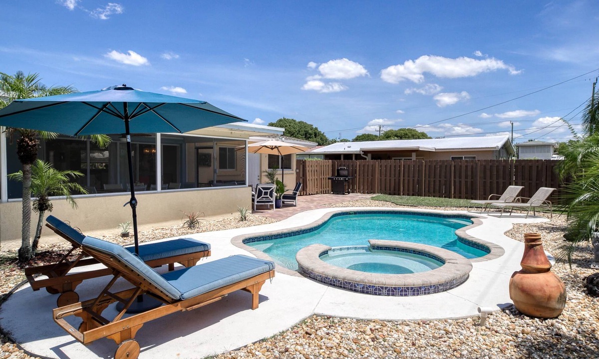 Deerfield Beach House | Paradise 4 min to Beach with Heated Pool and Spa