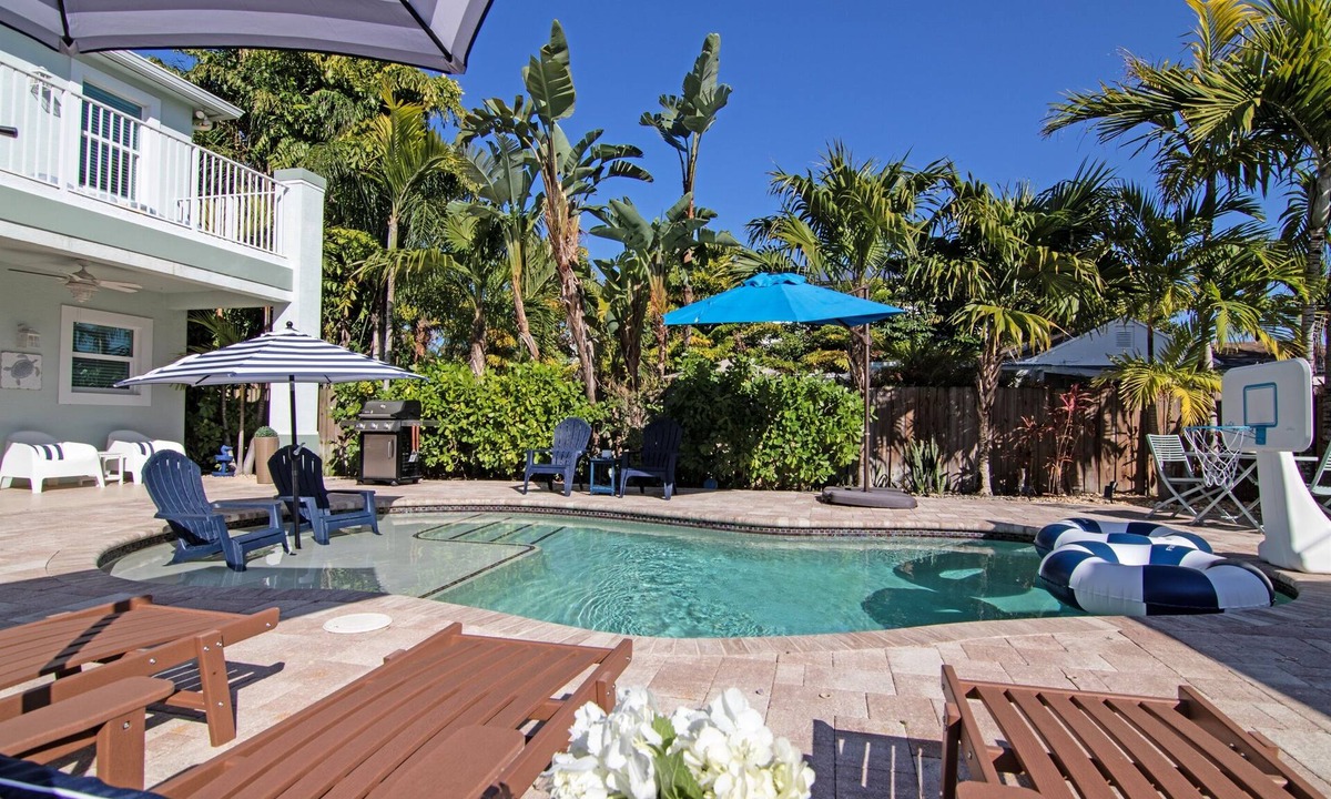 La Hacienda House | Paradise Breezes & Cottage House, Delray Beach