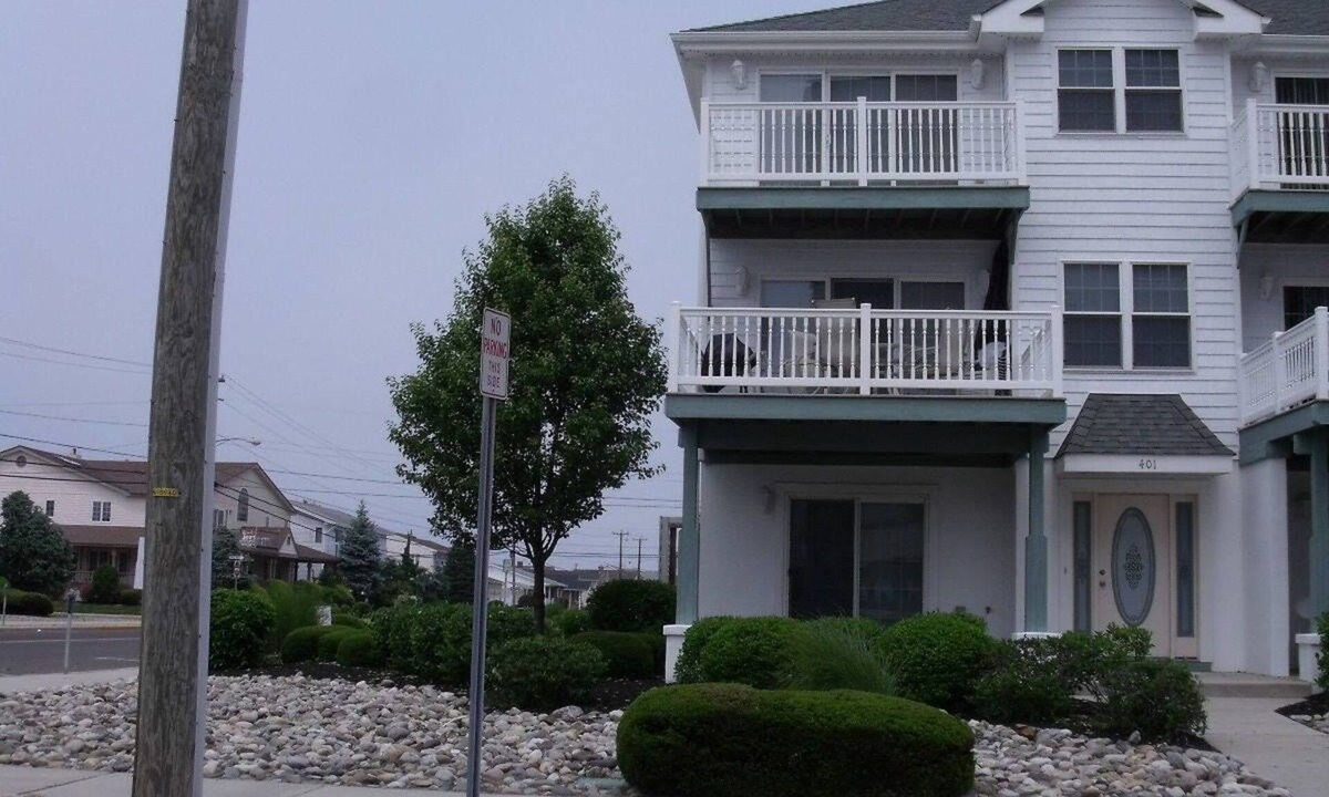Wildwood Crest House | Paradise by the Ocean Steps to best beach.Ocean Front pool. Private garage.