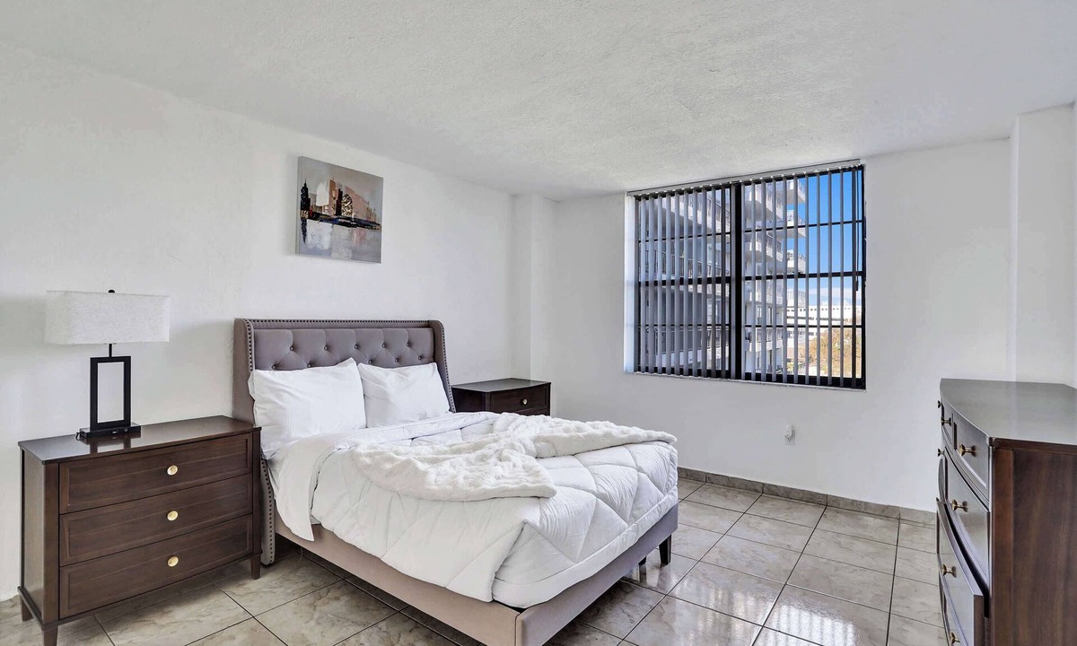 Golden Glades Apartment | Park Towers Homey 1BR Escape | Hard Rock Stadium