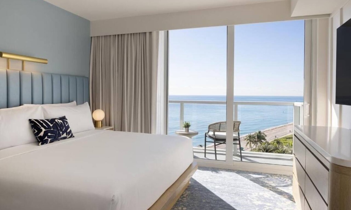 Sunny Isles Beach Hotel | Partial Ocean View Retreat with Private Balcony - Experience Coastal Bliss!