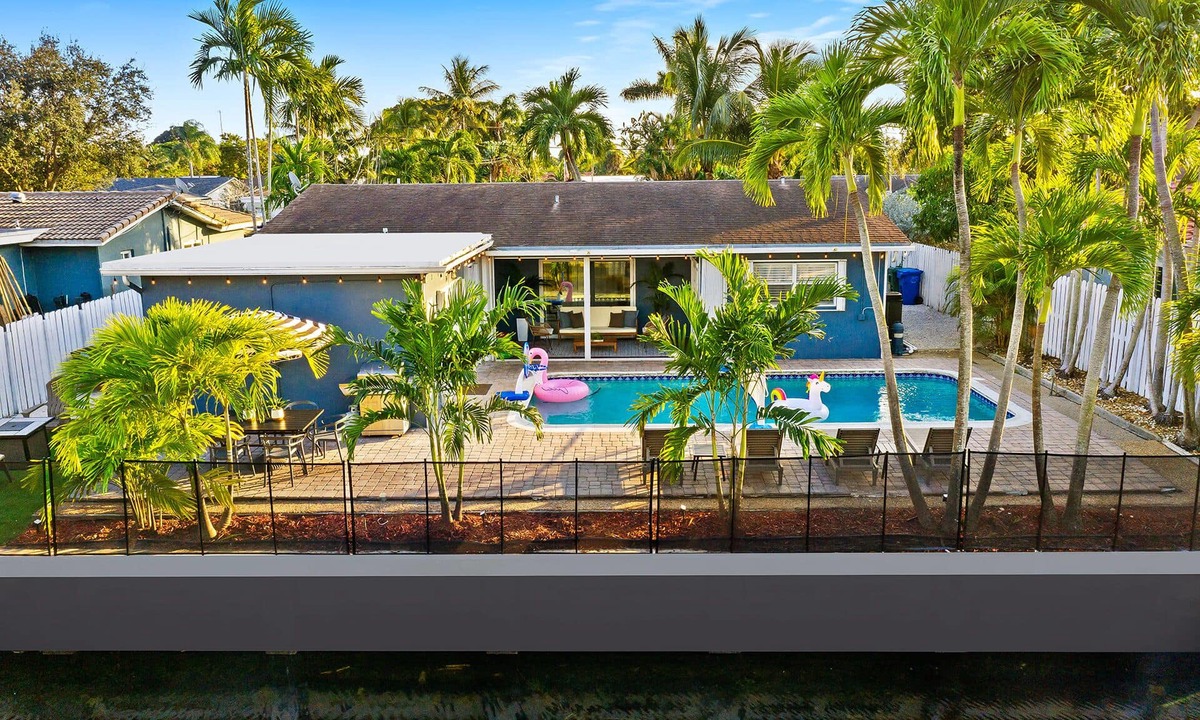 Fort Lauderdale Cottage | Peaceful 5BR -waterway Views & Private Heated Pool