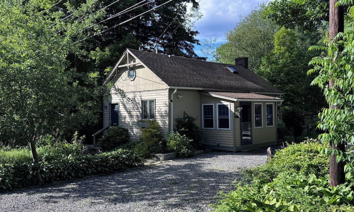 Winchester House | Peaceful and cozy 1 bed 1 bath in quaint Winchester