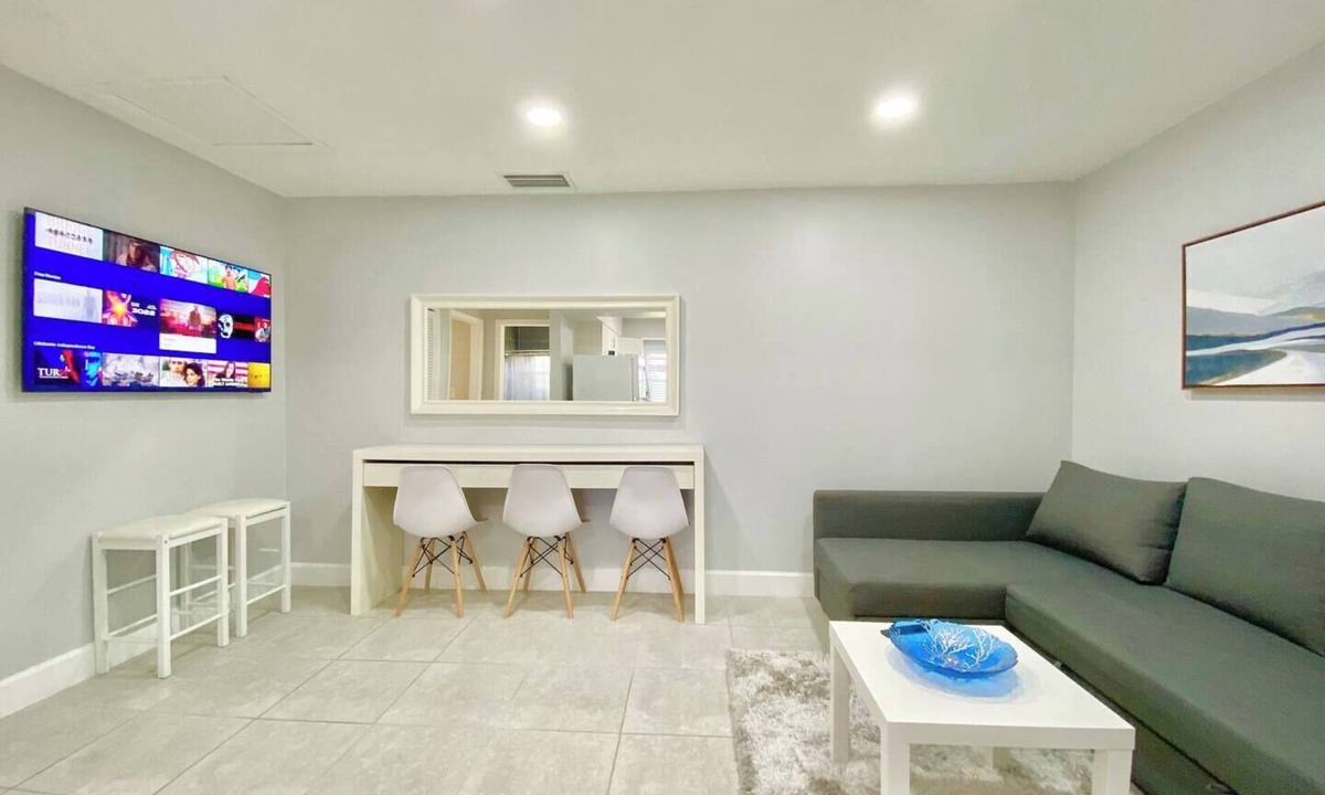 Hollywood Apartment | Peaceful and stylish luxury suite in Fort Lauderdale – minutes from Hard Rock Casino, beaches, and FLL Airport. Private, cozy, and perfect for a relaxing getaway.