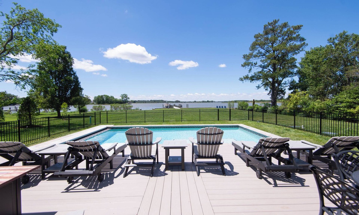 Cambridge House | Peaceful family get away with in ground pool close to town