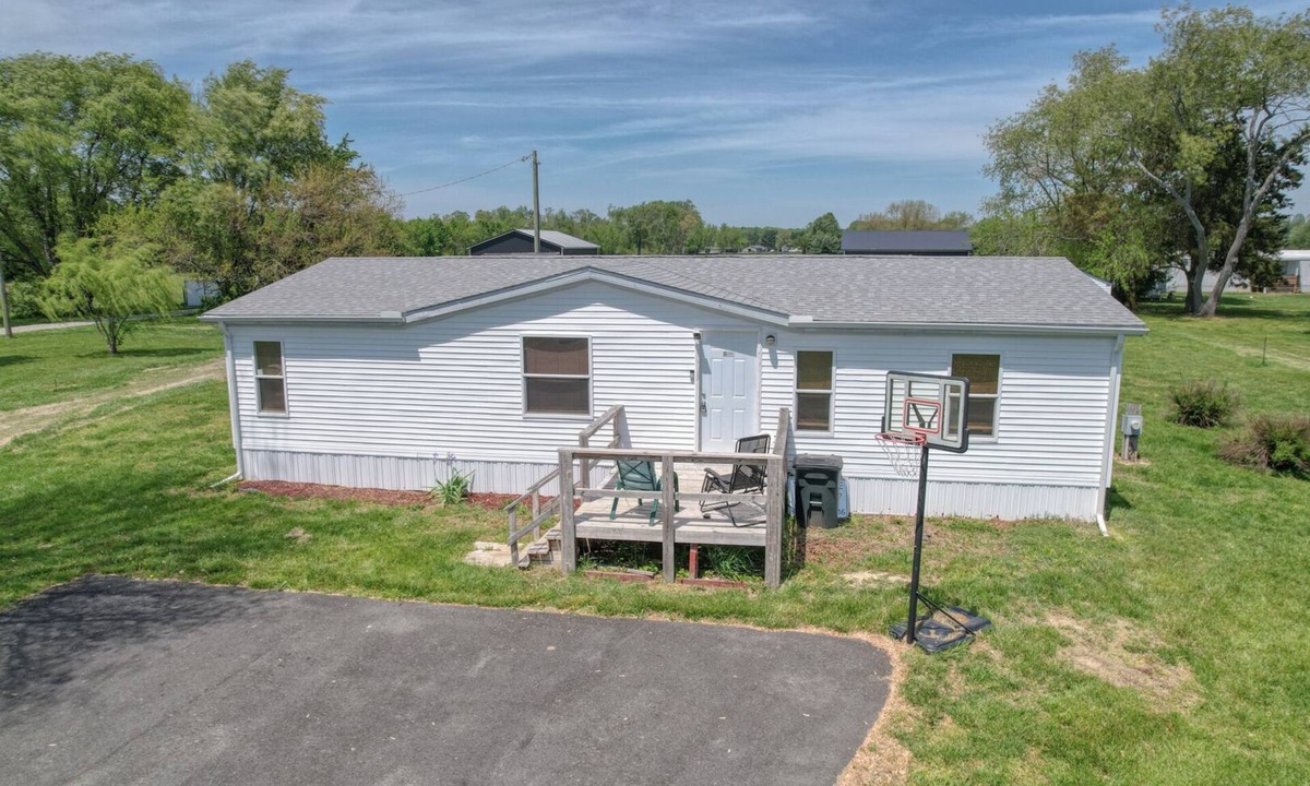 Dover House | Peaceful living just outside of town