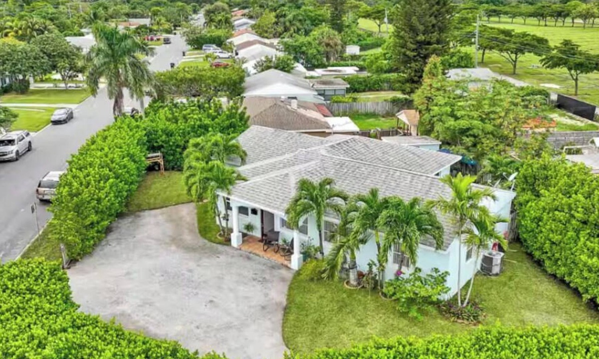 Country Club Park House | Peaceful neighborhood - Families & Work Stays