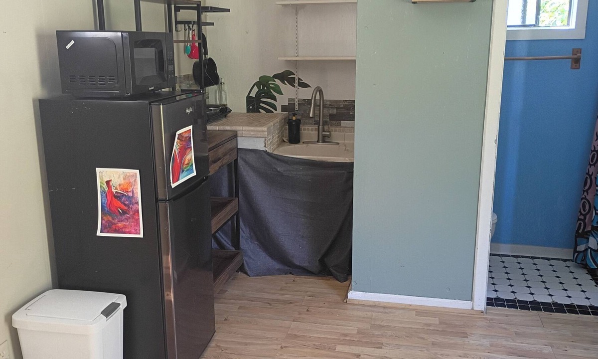 Libby Apartment | peaceful, private downtown studio