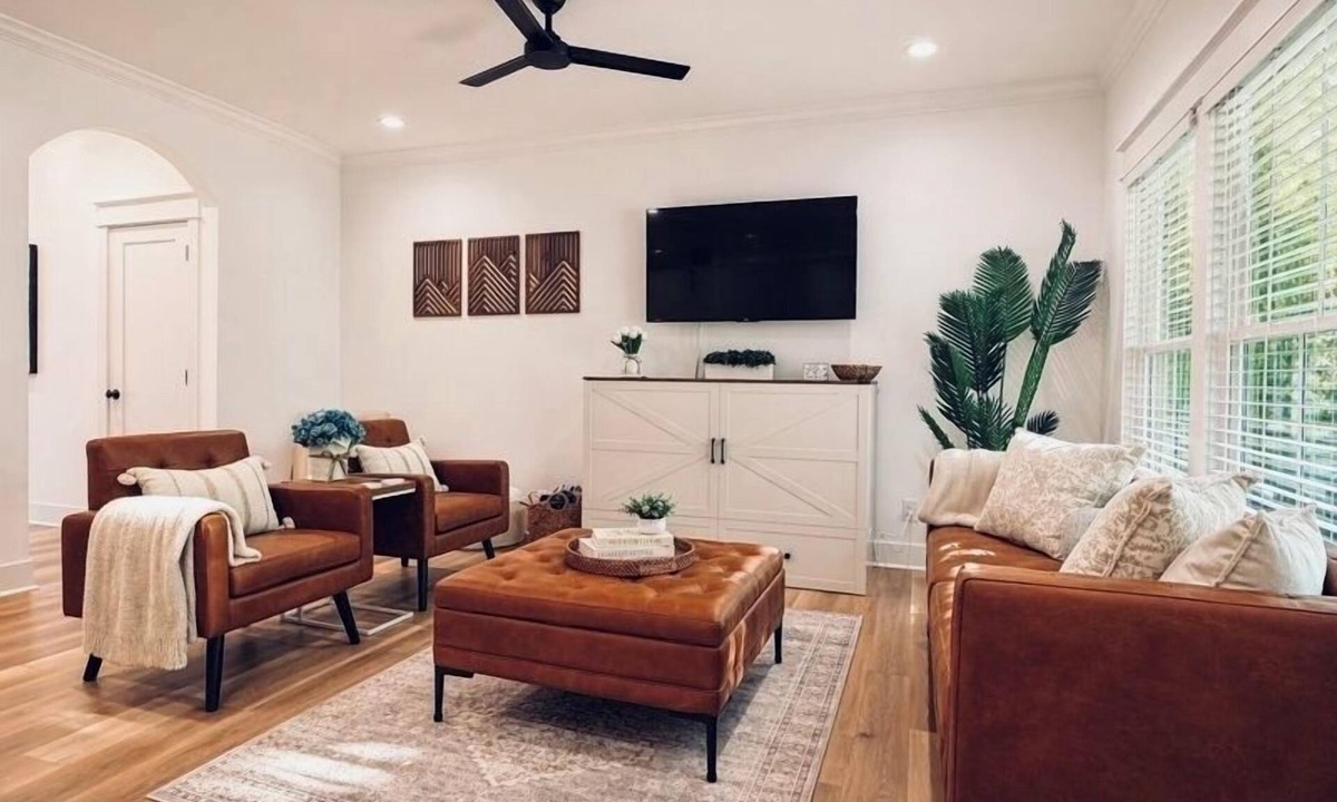 Rustburg House | Peaceful Townhome 12 Min to Liberty Sleeps 8 with Pool and Screened Porch