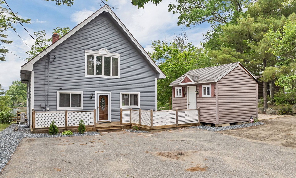 Meredith House | Peak Foliage Awaits Pet-Friendly Lake Waukewan Escape Meredith NH Fall 2026