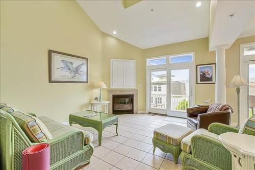 Midtown Ocean City House | Pelican Perch 102