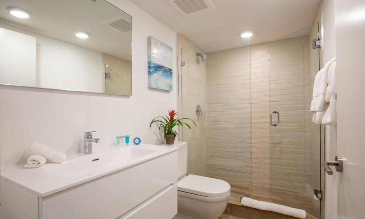 Bay Harbor Islands Apartment | Penthouse 4 Bedroom | Water Views | Roof Top Pool!