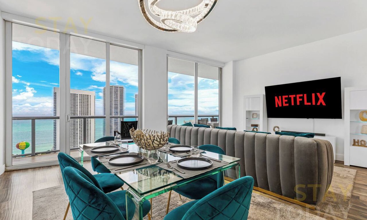 Hallandale Beach Condo | ★PENTHOUSE IN THE SKY. 3BDR/3BA LUXURY CONDO - PRICE REDUCED DUE TO FLOOR!
