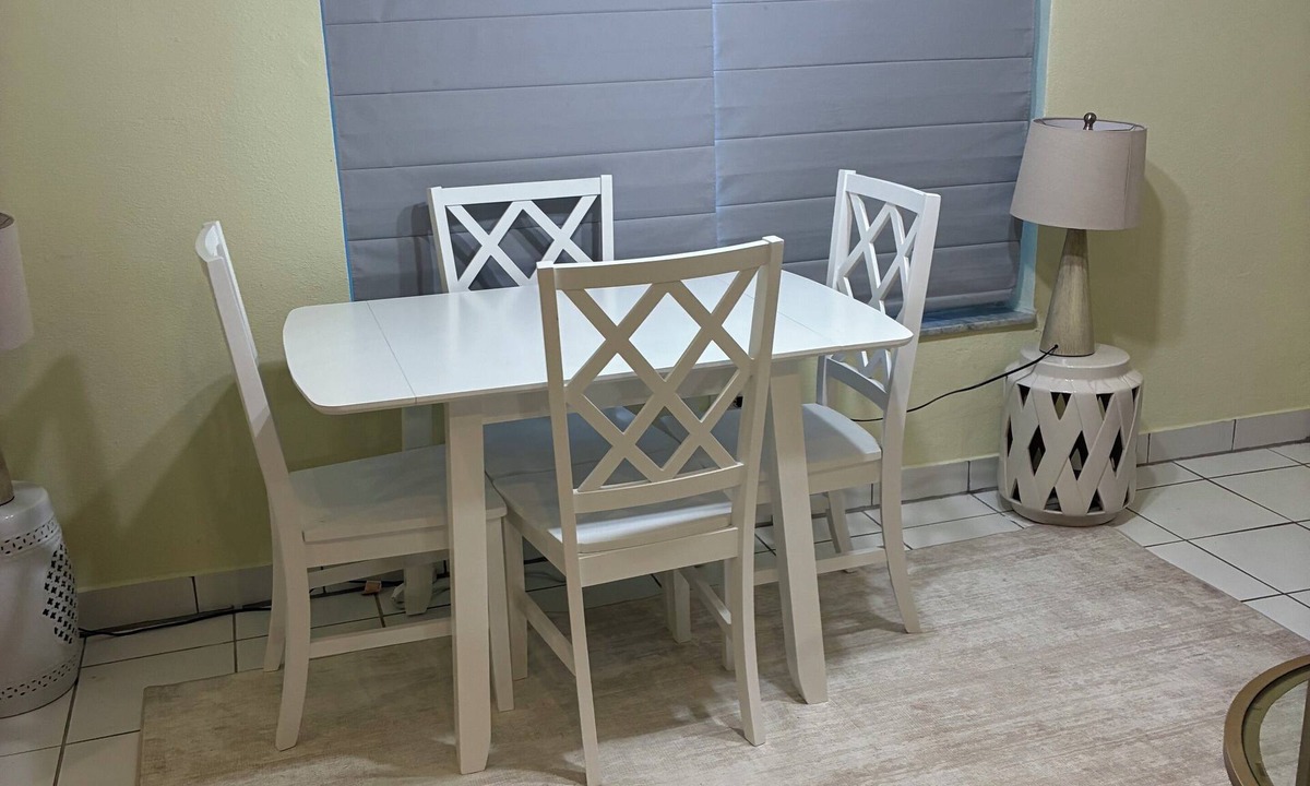 Davie House | Perfect 2-bedroom building with AC in quaint Davie neighborhood