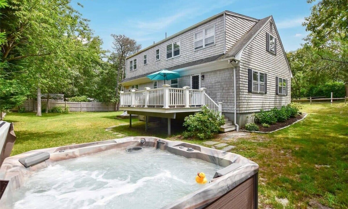 South Chatham House | Perfect for Group w/Kids & Dogs w/Hot Tub