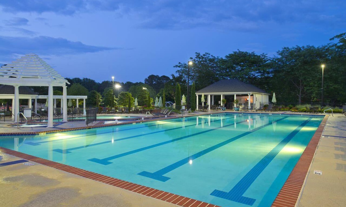 Berkeley Hotel | Perfect for Groups! 2 Units w/Full Kitchens, Seasonal Pool, Free Parking!