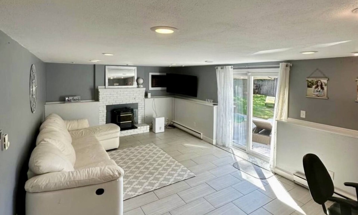 Braintree House | Perfect for long or short term stays near Boston & Cape in a great neighborhood!