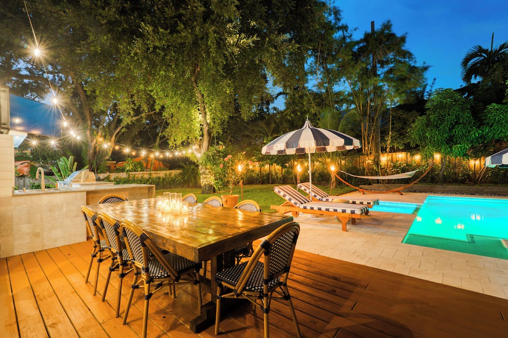 East Little Havana Villa | Perfect Location! Villa /Pool, Jacuzzi & Backyard