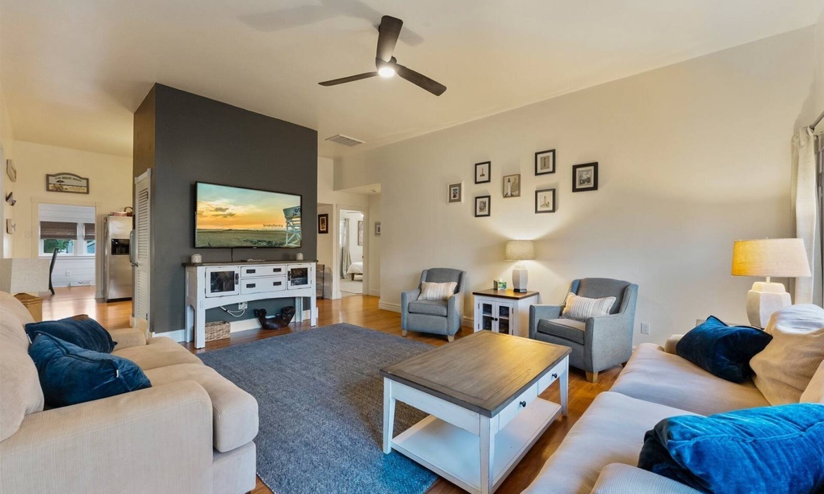 Town Bank House | Pet Friendly 4 Bedroom House in North Cape May