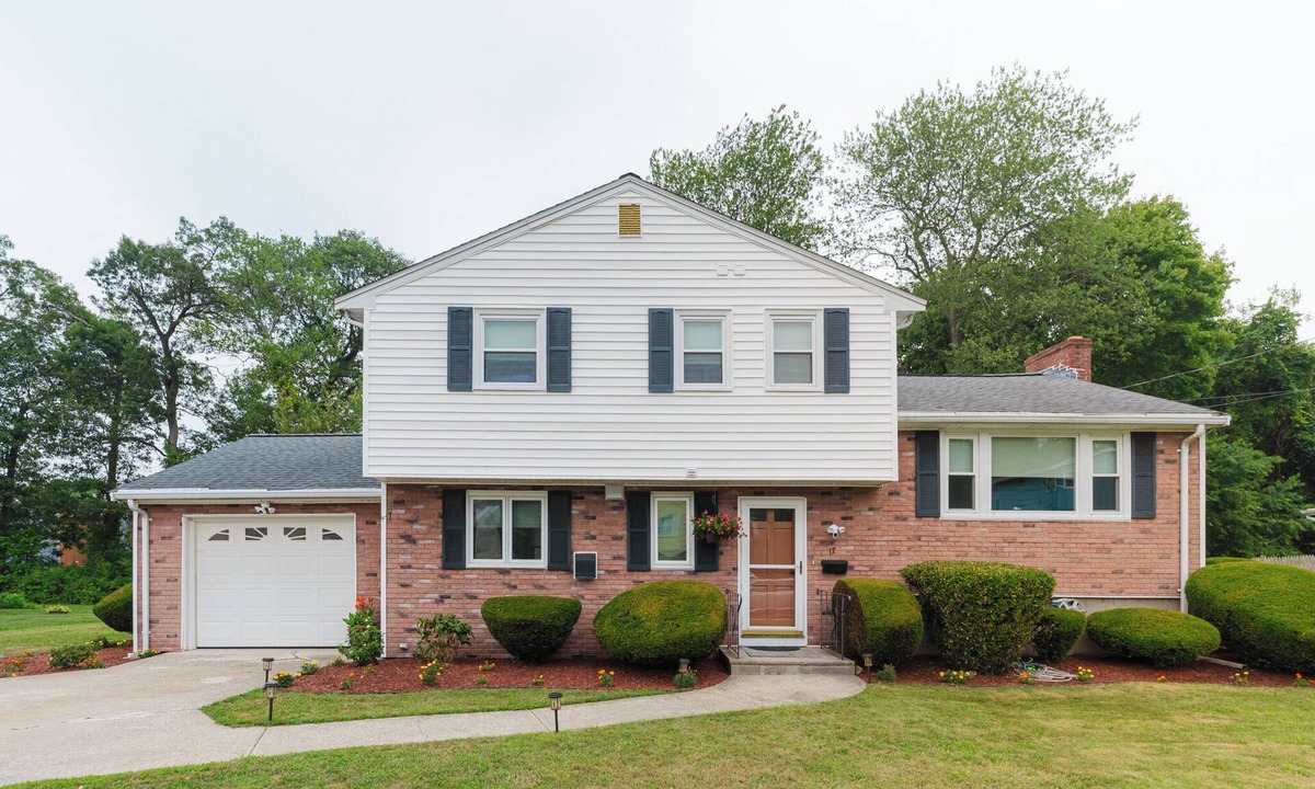Randolph House | Pet-Friendly 4BR Single Home Easy Access I-93 w/Free Parking 17