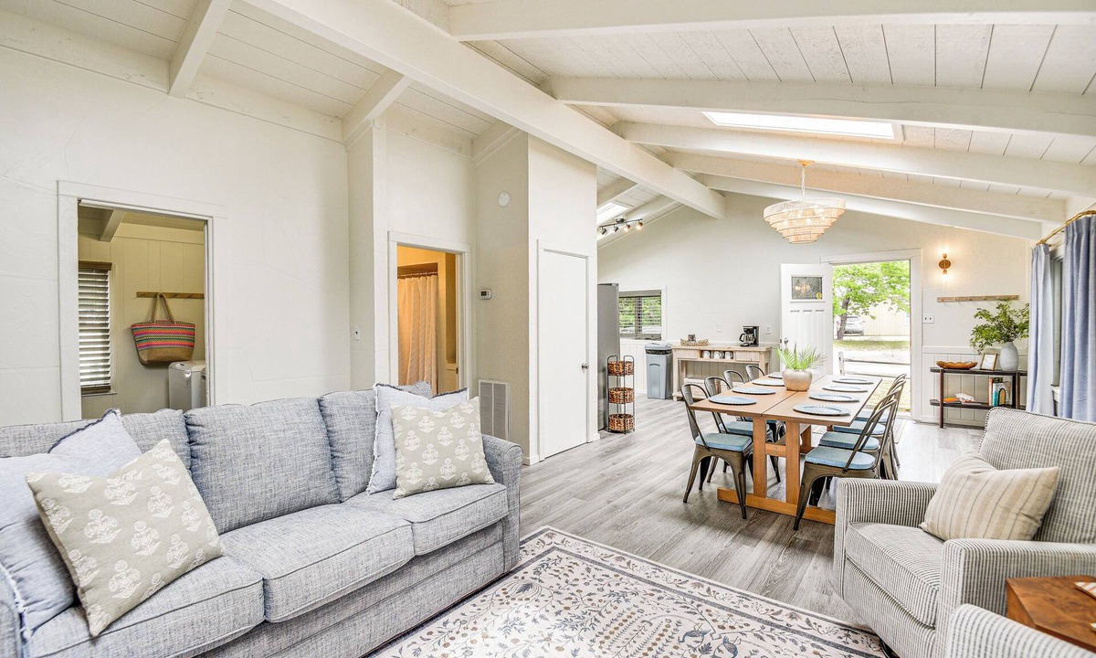 Buxton House | Pet-Friendly Buxton Home w/Balcony, 2 Mi to Beach