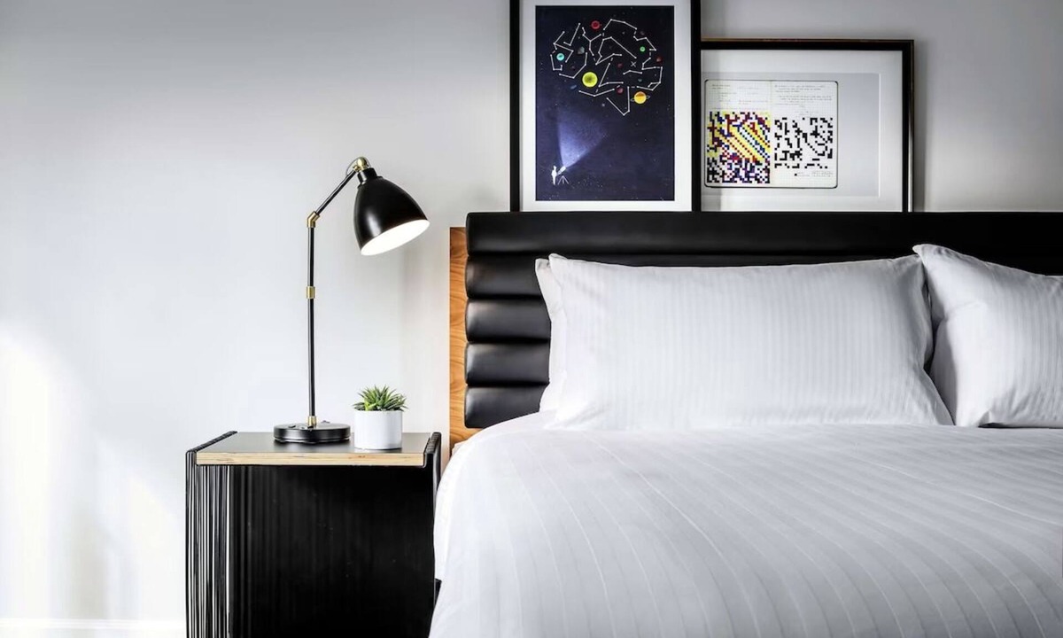 Cambridge Hotel | Pet-friendly Cambridge Stay Near Tufts University!