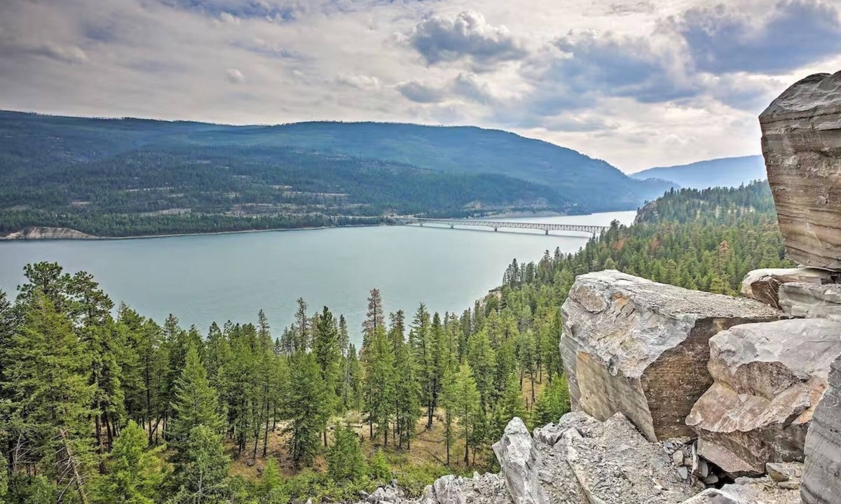 Rexford Cottage | Pet-Friendly Cottage w/Hot Tub Lake Koocanusa