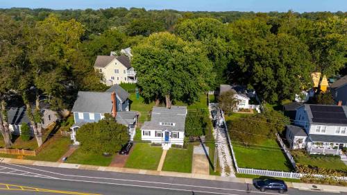 West Annapolis House | Pet-Friendly Cottage Walk to USNA Stadium