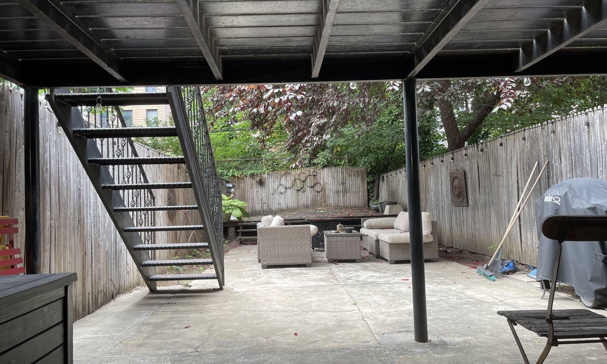 Crown Heights House | Pet friendly cozy one bedroom on a tree lined street