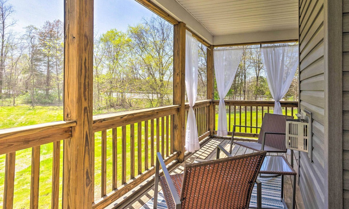 Louisa House | Pet-Friendly Retreat Near Lake Anna w/Decks!