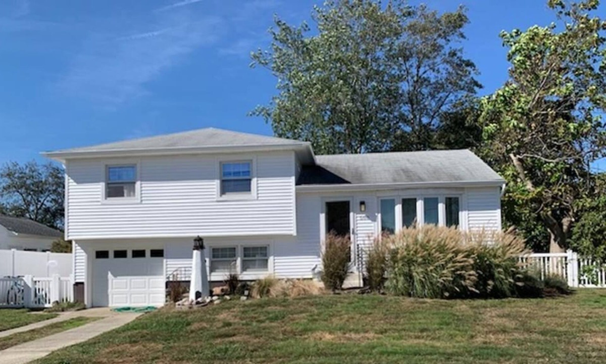 North Cape May House | Pet friendly split level home steps to Delaware Bay