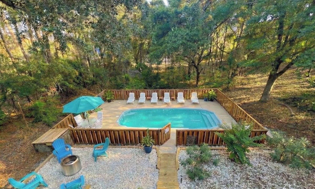 Southern Shores House | Pets, Pool & Spa - Tranquil Treetop Family Home