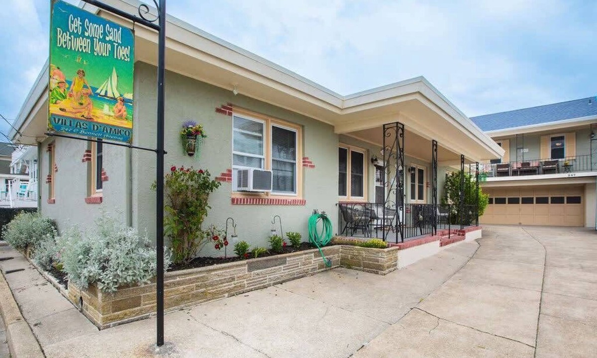 Wildwood Apartment | PG's Bungalow, 1.5 Blocks to Beach and Boardwalk, Pet Friendly