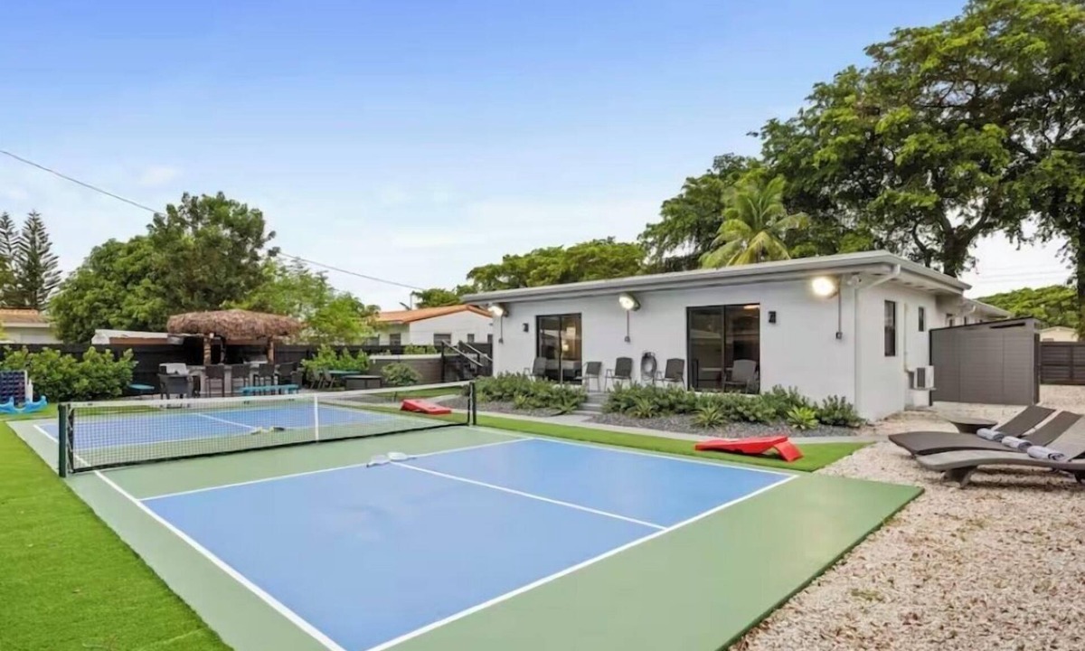 Parkside House | Pickle Ball Ct- 4BR + Tiki Hut+ Jacuzzi swim Spa