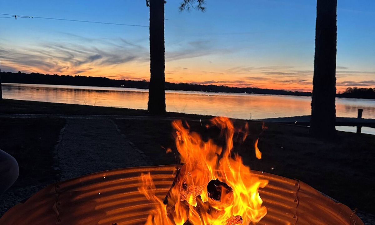 Hayes House | Pine Cove on the Severn - 13-acre Private Retreat with Pool