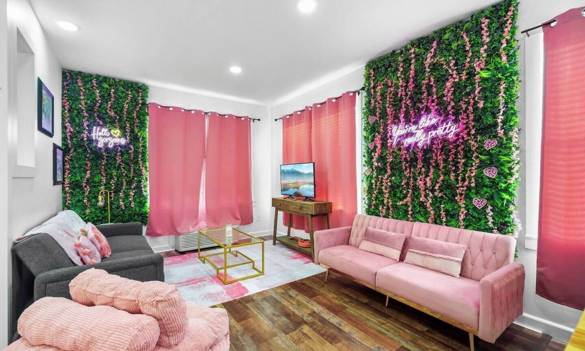 Edray Apartment | Pink Theme Room in Marlinton!