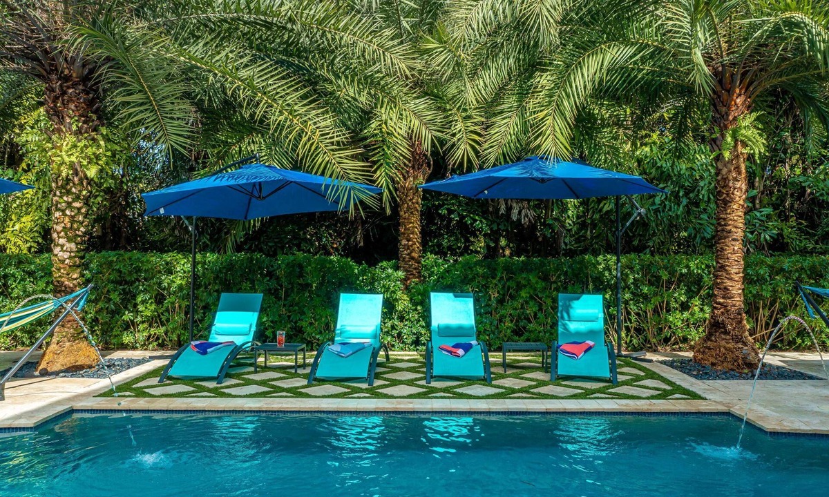 Plantation Villa | Plantation Acres 7BR Mansion with Gorgeous Pool