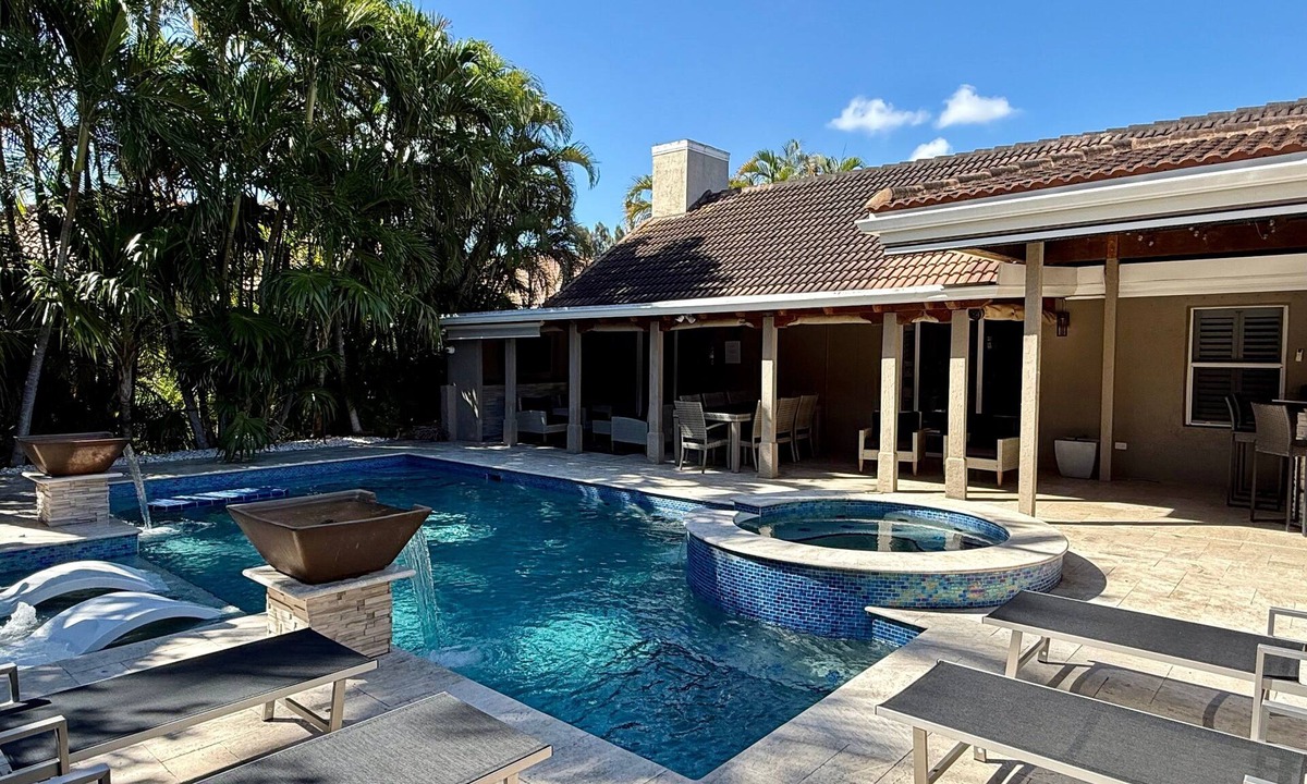 Sunrise House | Plantation Resort Retreat Pool, Hot Tub Near Sawgrass Mills