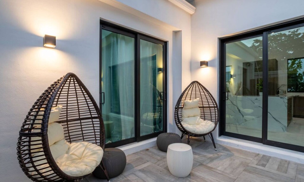 Buena Vista Villa | Pleasing & Chic Villa | Billiards+Terrace w/Grill+Smart TV