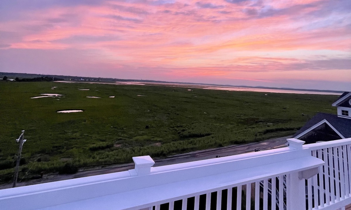 Newbury House | Plum Island Waterfront with 360 water views and roof deck!