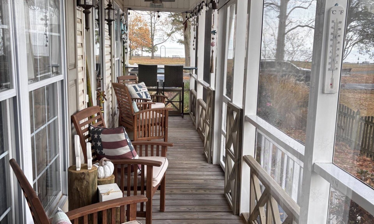 Colonial Beach House | Point Taken - 3BR River Cottage with Swim Beach