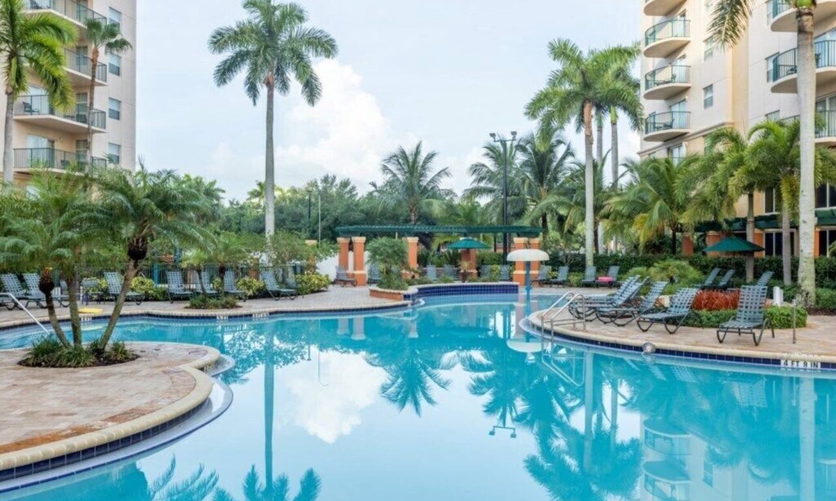 Survey Creek Condo | Pompano Beach | Couples Golf Weekend | Pool + Golf