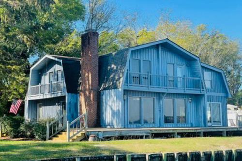 Avoca House | Pool, Dock! Group Getaway on Chowan River
