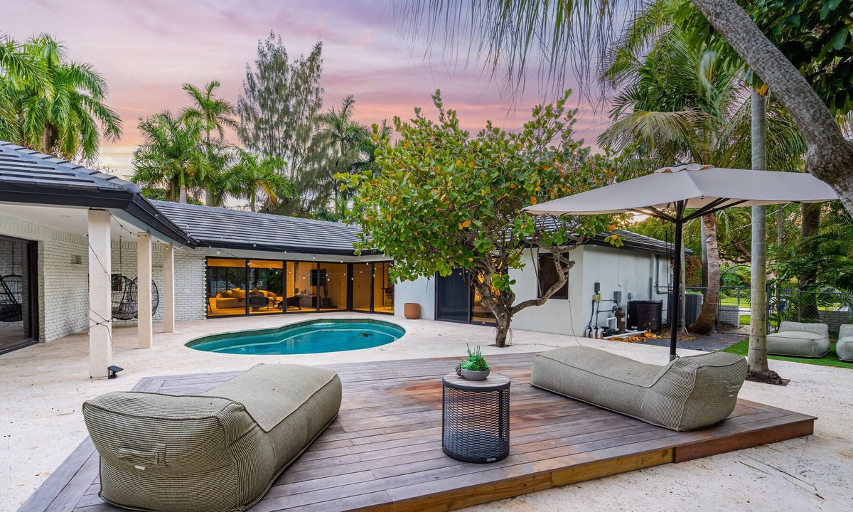 Coral Ridge Villa | Pool |Gym |Theater |Waterfront |12ppl |Netflix ft
