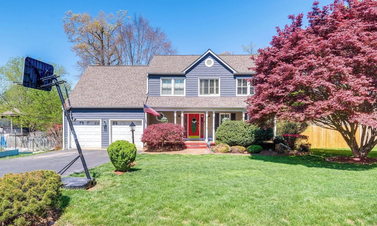 Stafford House | Pool, Hot Tub & Fun! Family Home Near Quantico