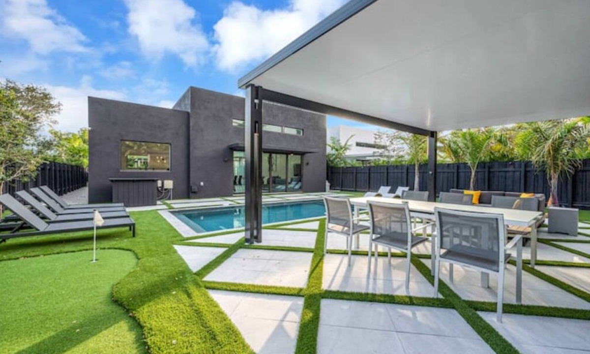 Buena Vista House | Pool Luxury Villa 5BR Wynwood BBQ Grill