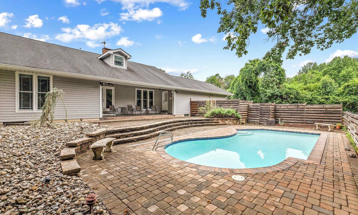 Harwood House | Pool & Yard Retreat | 4BR | 20 Min to Annapolis
